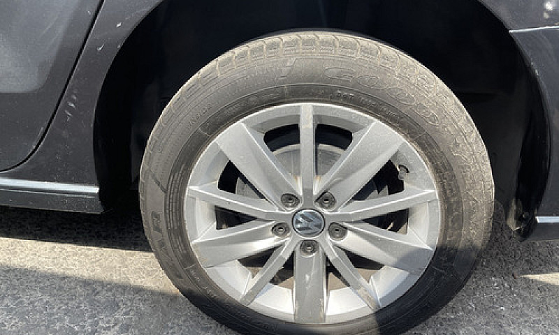 Volkswagen Vento 1.6...