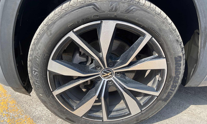 Volkswagen Cross Spo...