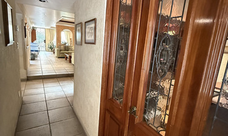 Casa Neo-Colonial En...