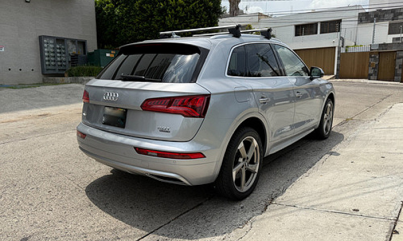 Audi Q5 2.0 L T Elit...