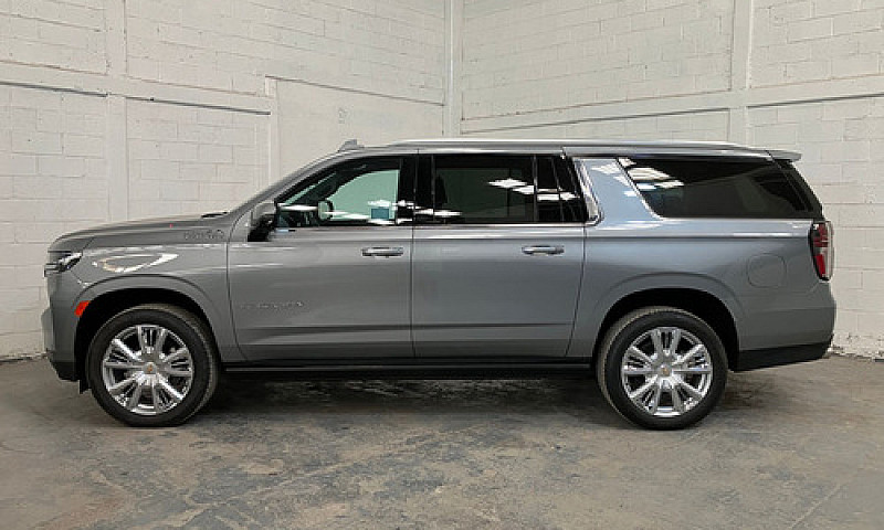 Chevrolet Suburban 2...