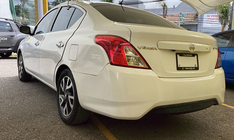 Nissan Versa 2017...