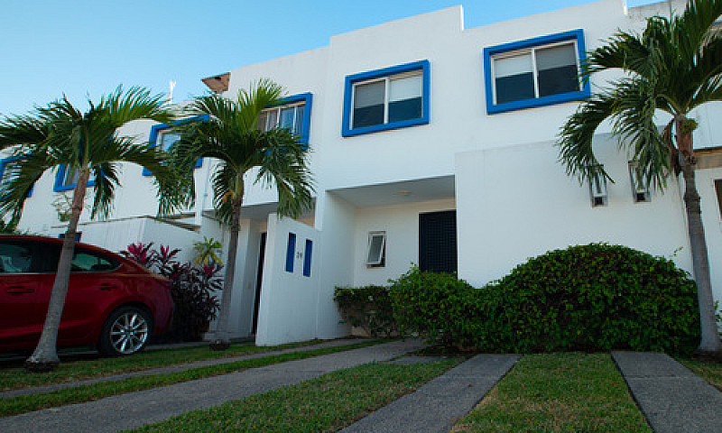 Residencia En Rincón...