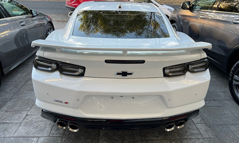 Chevrolet Camaro Zl1...