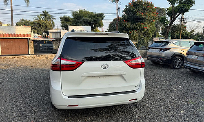 Toyota Sienna 2019...