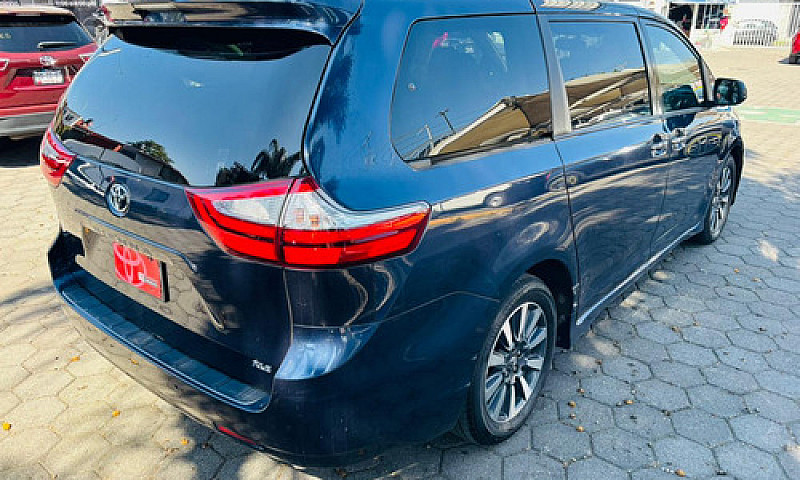 Toyota Sienna 2019...