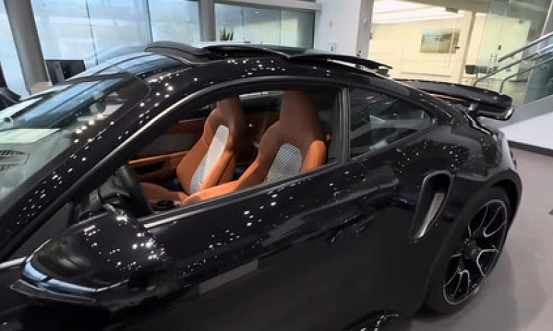 Porsche 911 Turbo S...