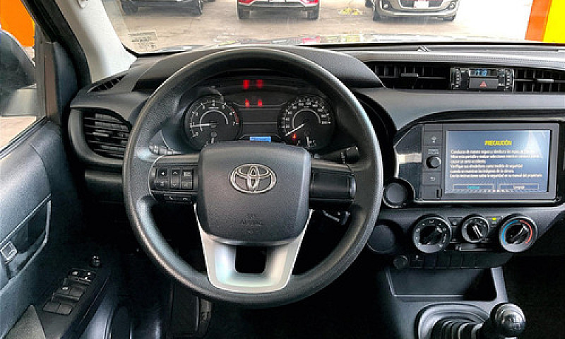 Toyota Hilux 2022...