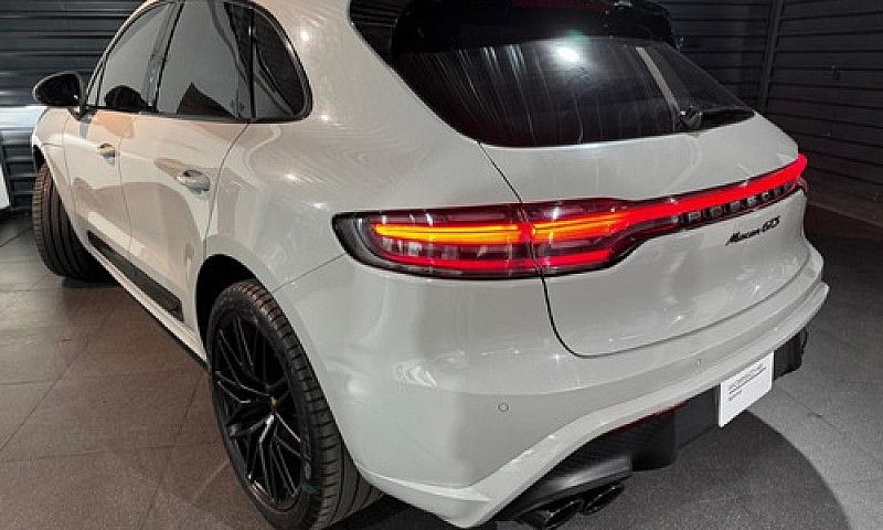 Porsche  Macan  2023...