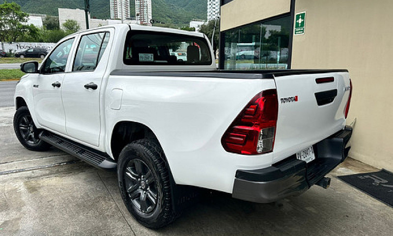 Toyota Hilux 2021...