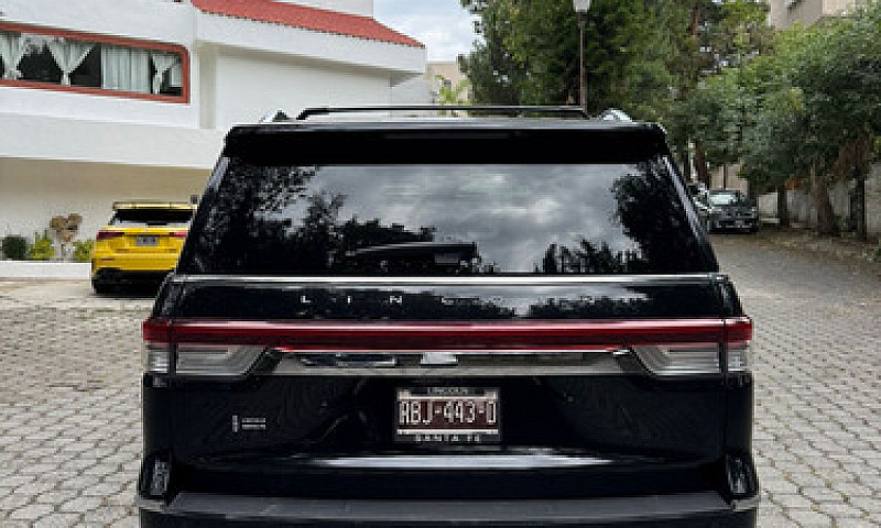 Lincoln Navigator 3....
