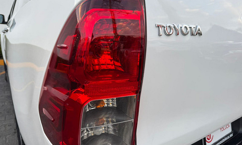 Toyota  Hilux Pick-U...