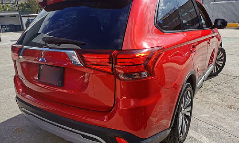 Mitsubishi Outlander...