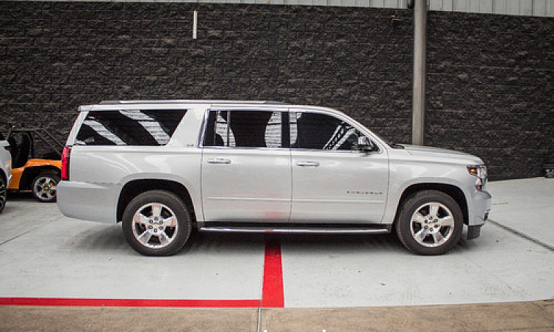 Chevrolet Suburban 2...