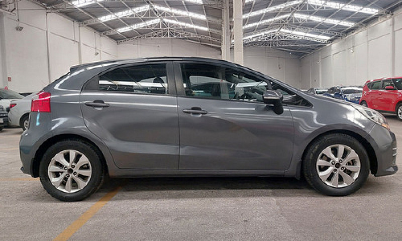 Kia Rio 2017...