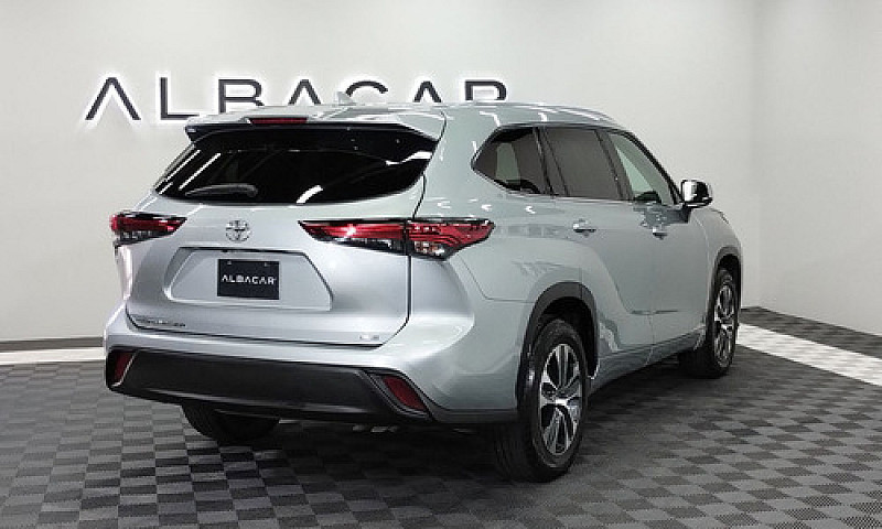 Toyota Highlander 3....