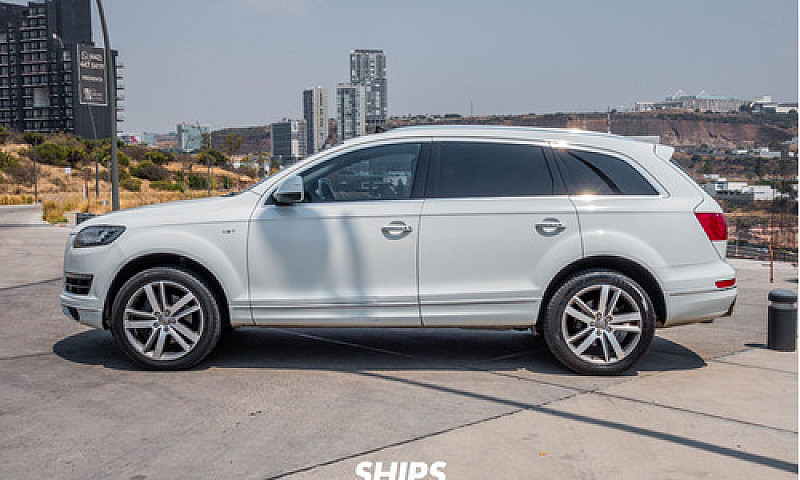 Audi Q7 2015...