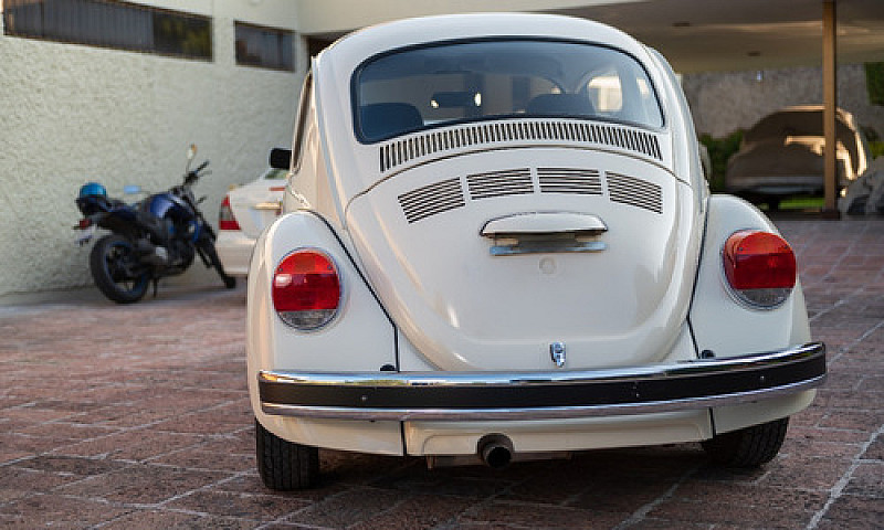 Volkswagen Sedan 1.6...