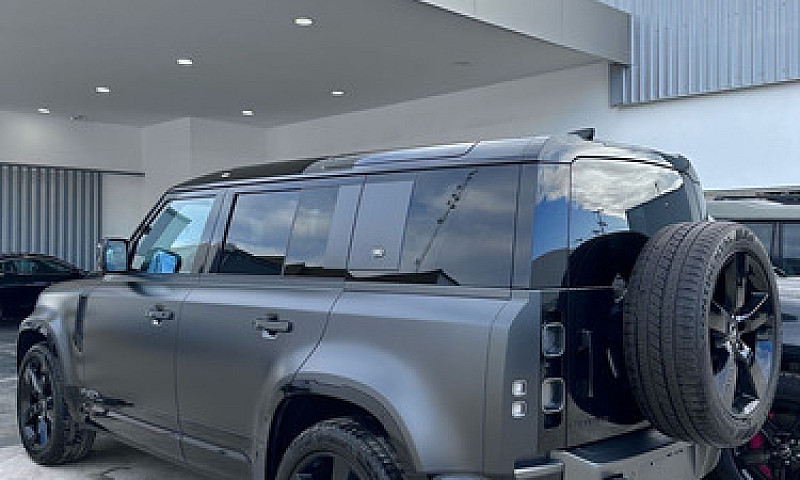 Land Rover Defender ...
