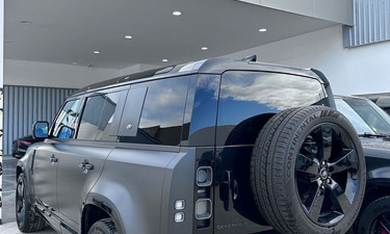 Land Rover Defender ...