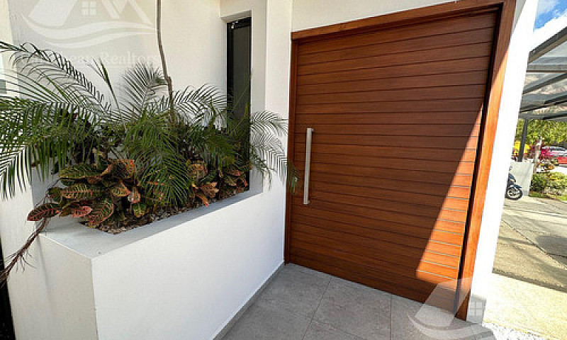 Casa En Venta En Lag...
