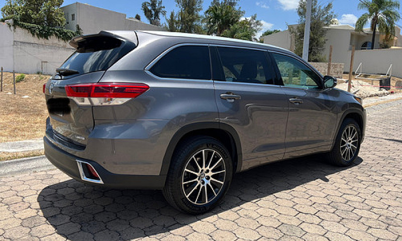 Toyota Highlander 3....