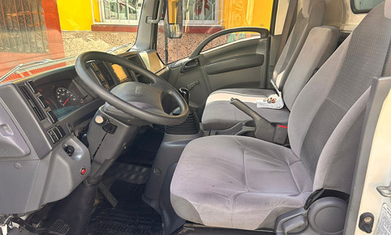 Camión Isuzu Elf 400...
