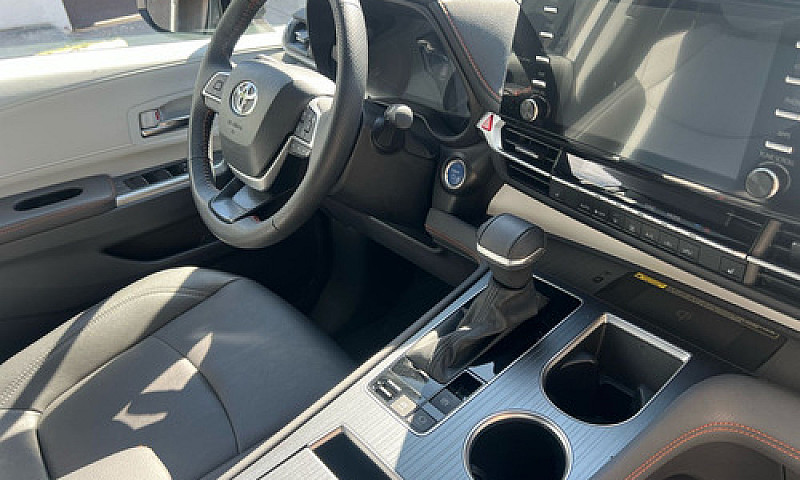 Toyota Sienna Híbrid...
