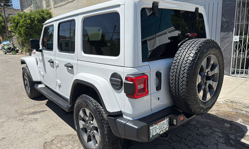 Jeep Wrangler Sahara...