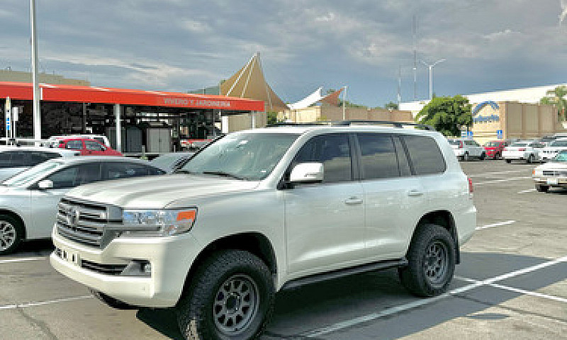 Toyota Land Cruiser ...