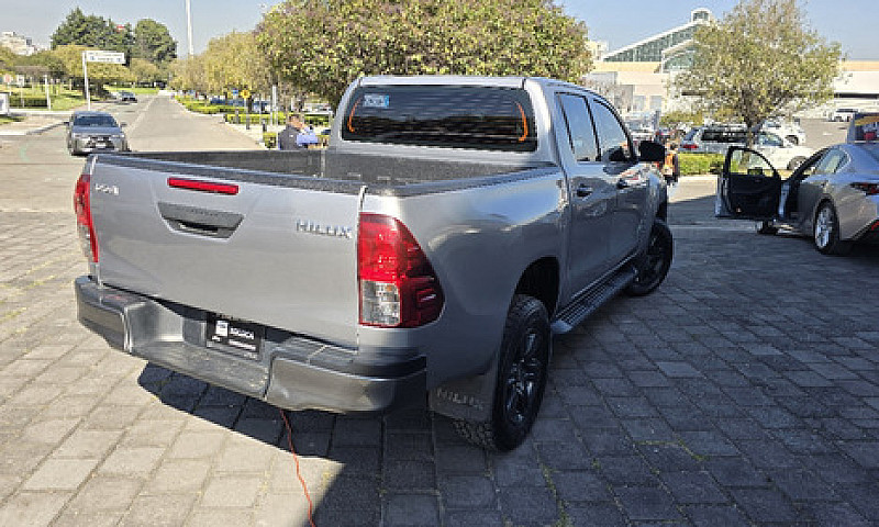 Toyota  Hilux  2021...