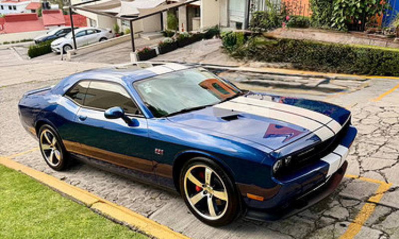 Dodge Challenger 6.1...