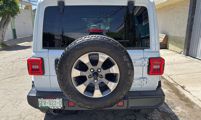 Jeep Wrangler Sahara...