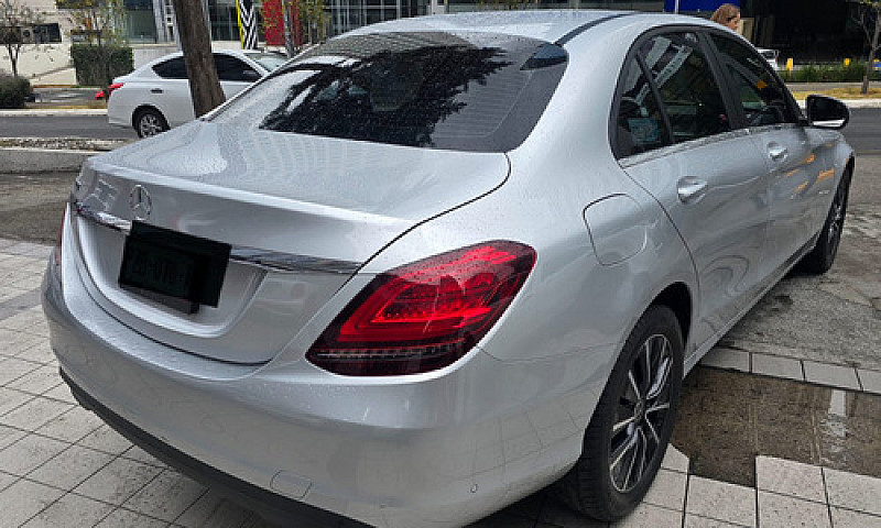 *Mercedez Benz C-200...