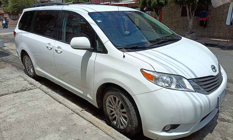 Toyota Sienna Xle At...