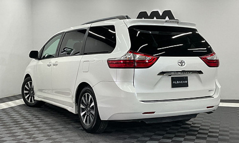 Toyota Sienna 2019...