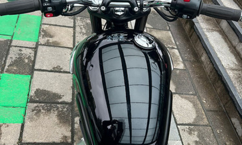 Moto Triumph Bonevil...