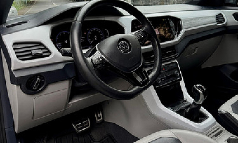 Volkswagen T-Cross 1...