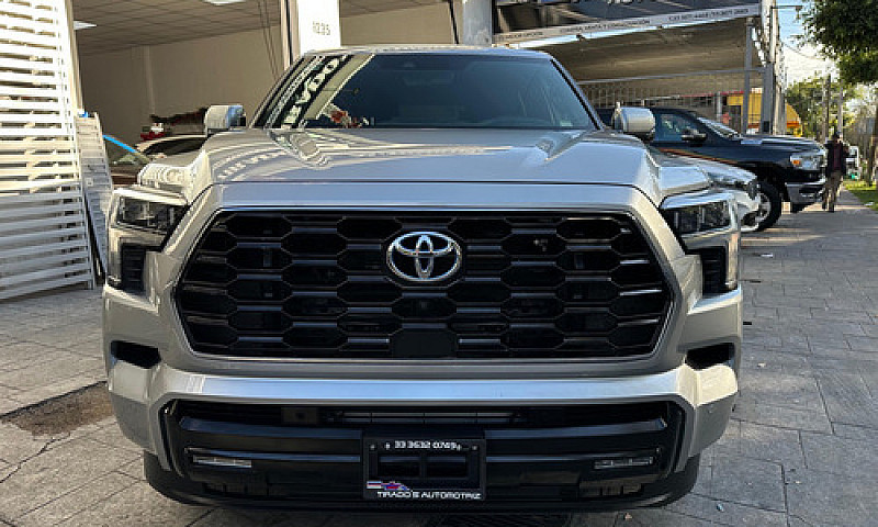 Toyota Sequoia  Plat...