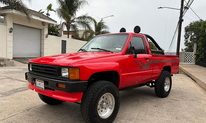Toyota Hilux 1987 · ...