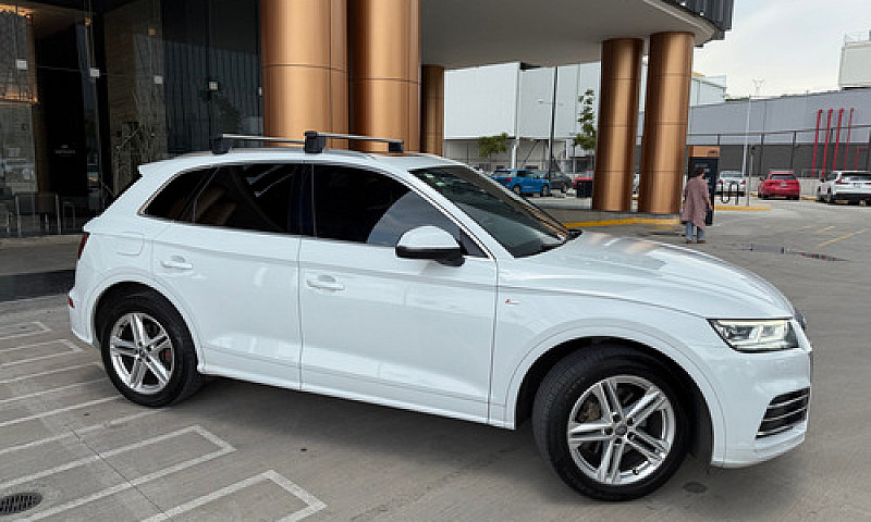 Audi Q5 2.0 L T S Li...