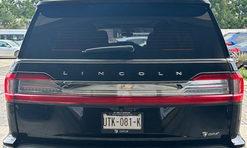 Lincoln Navigator 3....