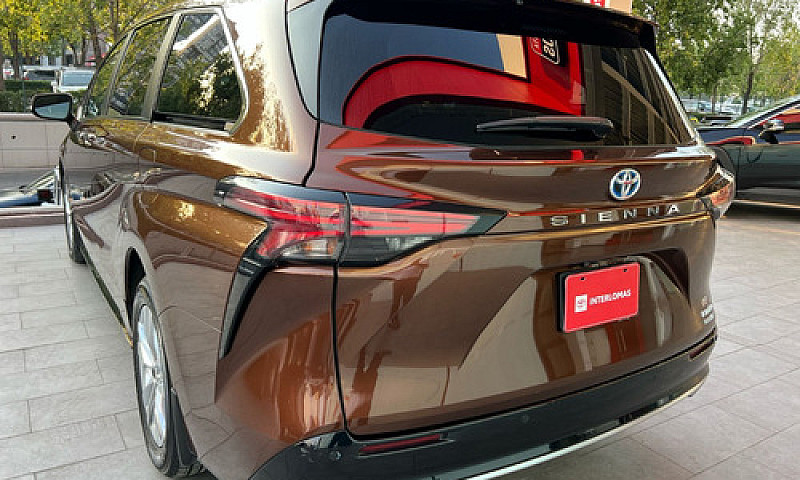 Toyota  Sienna  2022...