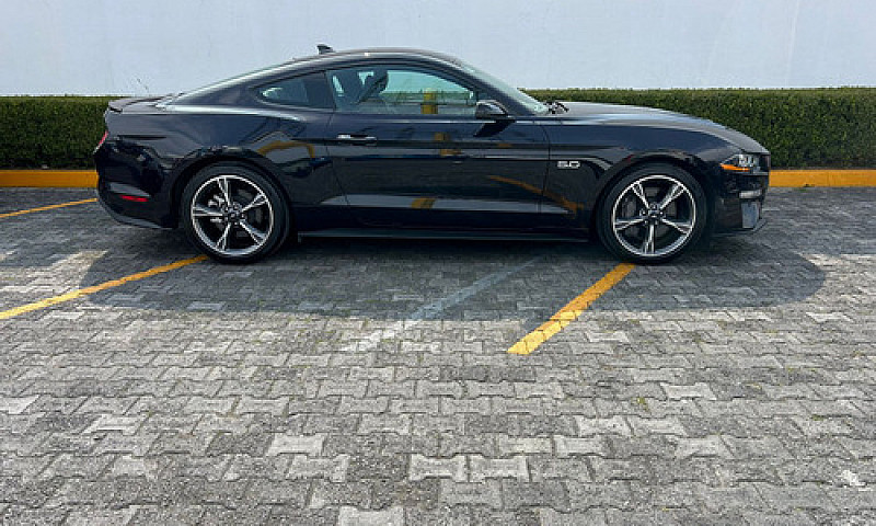 Ford Mustang 2022...