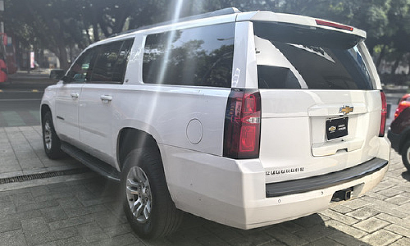 Chevrolet Suburban 2...