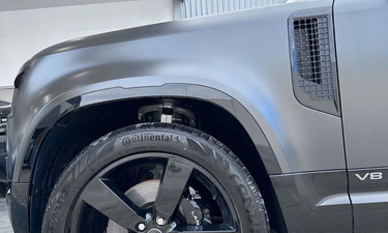 Land Rover Defender ...