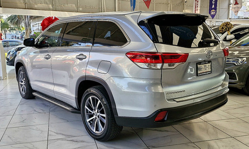 Toyota  Highlander  ...