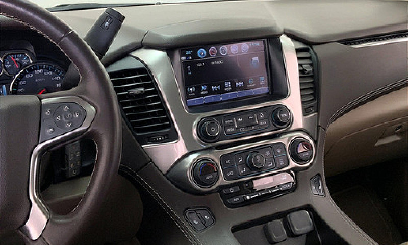Chevrolet Suburban 2...