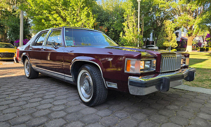 Ford Grand Marquis V...