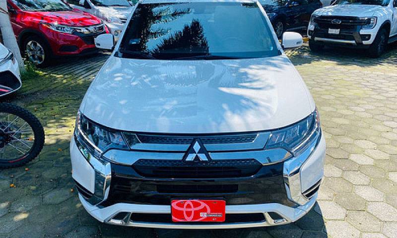 Mitsubishi Outlander...